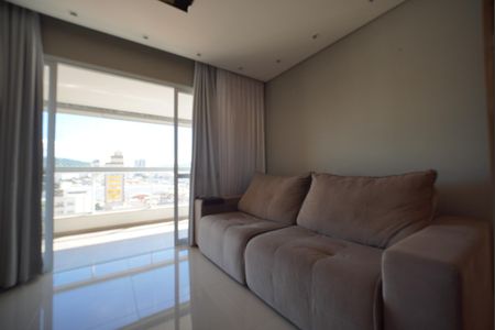 Sala de apartamento para alugar com 3 quartos, 117m² em Barreiros, São José