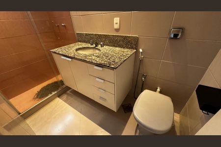 Apartamento para alugar com 360m², 4 quartos e 3 vagas Apartamento para alugar com 360m², 4 quartos e 3 vagasBanheiro