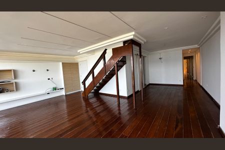 Apartamento para alugar com 360m², 4 quartos e 3 vagas Apartamento para alugar com 360m², 4 quartos e 3 vagasSala