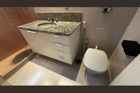 Apartamento para alugar com 360m², 4 quartos e 3 vagas Apartamento para alugar com 360m², 4 quartos e 3 vagasBanheiro