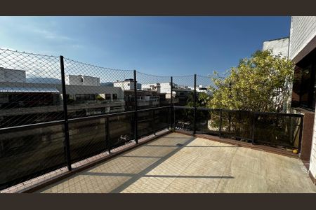 Apartamento para alugar com 360m², 4 quartos e 3 vagas Apartamento para alugar com 360m², 4 quartos e 3 vagasVaranda do quarto