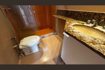 Apartamento para alugar com 360m², 4 quartos e 3 vagas Apartamento para alugar com 360m², 4 quartos e 3 vagasBanheiro do quarto 4