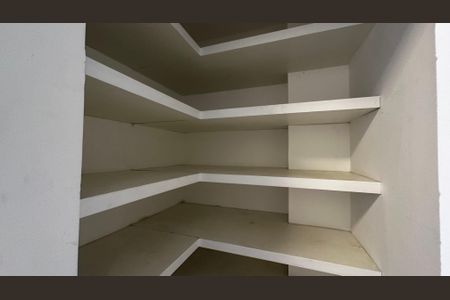 Apartamento para alugar com 360m², 4 quartos e 3 vagas Apartamento para alugar com 360m², 4 quartos e 3 vagasDespensa