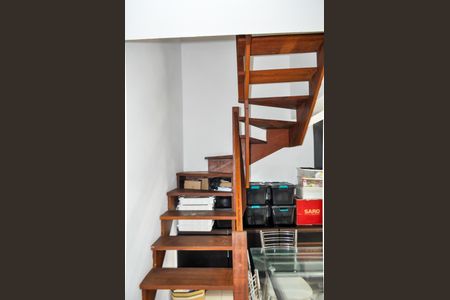 Escada  de casa de condomínio para alugar com 3 quartos, 114m² em Cristal, Porto Alegre