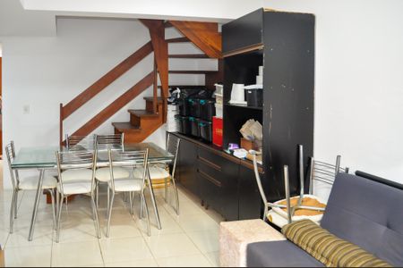 Casa de condomínio para alugar com 114m², 3 quartos e 1 vagaSala 