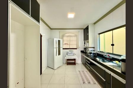 Cozinha de casa para alugar com 4 quartos, 300m² em Planalto, Belo Horizonte