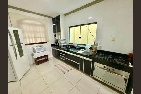 Cozinha de casa para alugar com 4 quartos, 300m² em Planalto, Belo Horizonte