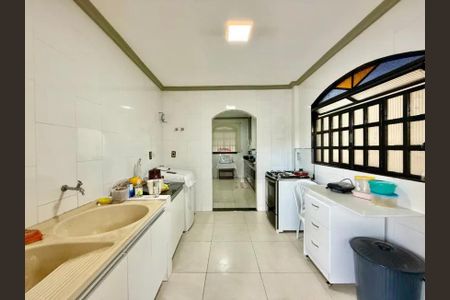 Cozinha de casa para alugar com 4 quartos, 300m² em Planalto, Belo Horizonte