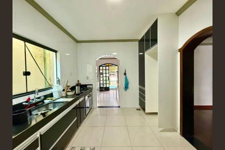 Cozinha de casa para alugar com 4 quartos, 300m² em Planalto, Belo Horizonte