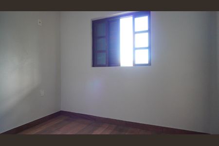 Casa para alugar com 70m², 2 quartos e 2 vagasQuarto 1