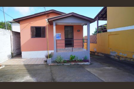 Casa para alugar com 70m², 2 quartos e 2 vagasFachada e placa 