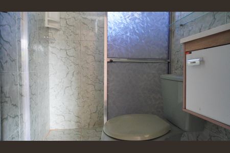 Banheiro 1 de casa para alugar com 2 quartos, 70m² em Vila Nova, Porto Alegre