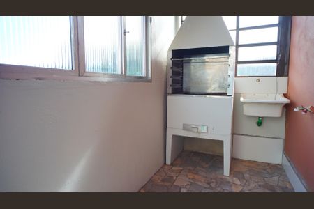 Casa para alugar com 70m², 2 quartos e 2 vagasChurrasqueira e área de serviço 