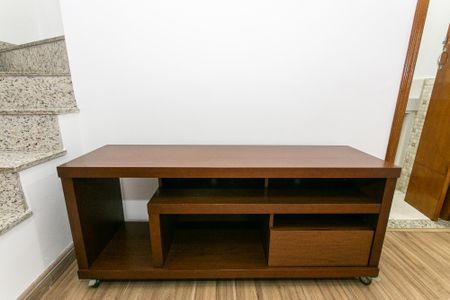 Sala de casa de condomínio para alugar com 2 quartos, 61m² em Vila Nhocuné, São Paulo