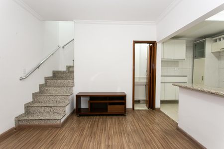 Sala de casa de condomínio para alugar com 2 quartos, 61m² em Vila Nhocuné, São Paulo