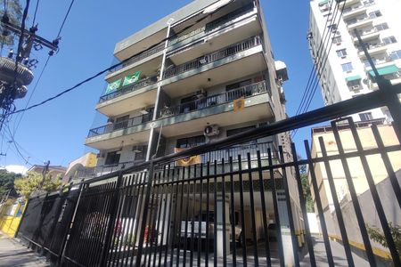 Apartamento para alugar com 72m², 2 quartos e 1 vagaFachada
