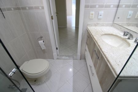 Casa de condomínio à venda com 231m², 4 quartos e 1 vagaBanheiro da suíte 1