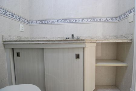 Casa de condomínio à venda com 231m², 4 quartos e 1 vagaBanheiro social 1