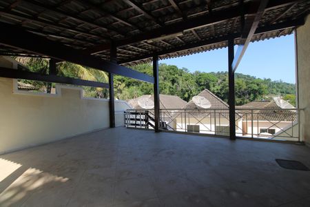 Casa de condomínio à venda com 231m², 4 quartos e 1 vagaQuintal