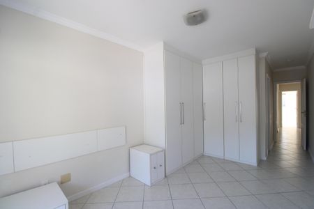 Casa de condomínio à venda com 231m², 4 quartos e 1 vagaSuíte 2