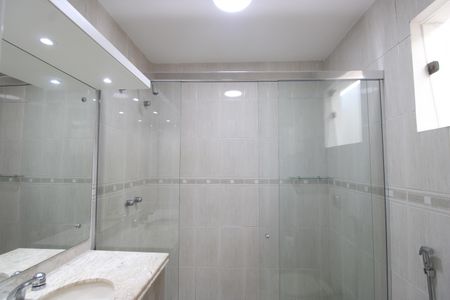 Casa de condomínio à venda com 231m², 4 quartos e 1 vagaBanheiro da suíte 1