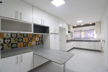 Casa de condomínio à venda com 231m², 4 quartos e 1 vagaCozinha