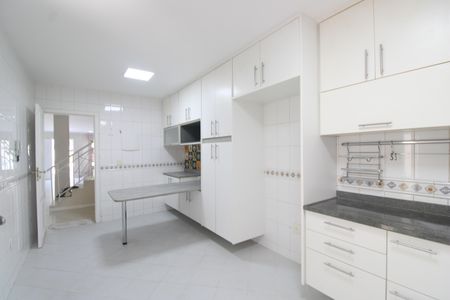 Casa de condomínio à venda com 231m², 4 quartos e 1 vagaCozinha