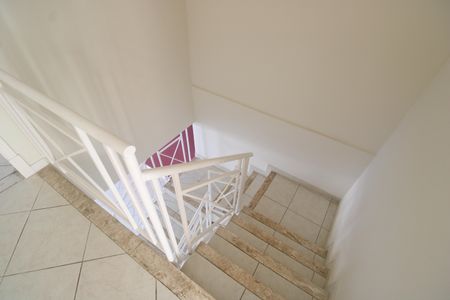 Casa de condomínio à venda com 231m², 4 quartos e 1 vagaEscada