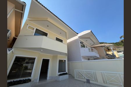 Casa de condomínio à venda com 231m², 4 quartos e 1 vagaFrente da casa