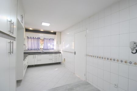 Casa de condomínio à venda com 231m², 4 quartos e 1 vagaCozinha