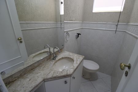 Casa de condomínio à venda com 231m², 4 quartos e 1 vagaLavabo