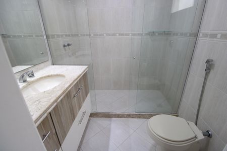 Casa de condomínio à venda com 231m², 4 quartos e 1 vagaBanheiro da suíte 1