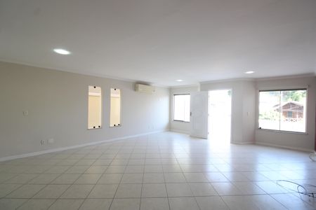 Sala de casa de condomínio para alugar com 4 quartos, 231m² em Anil, Rio de Janeiro