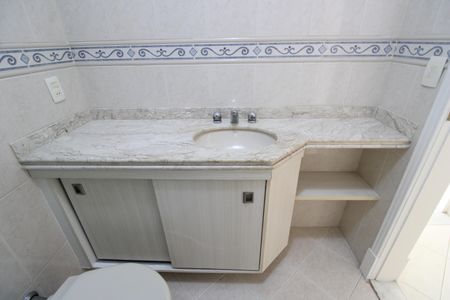 Casa de condomínio à venda com 231m², 4 quartos e 1 vagaBanheiro social 1