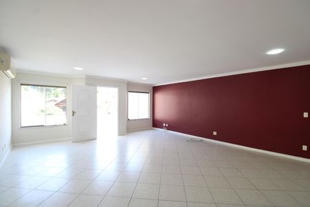 Sala de casa de condomínio para alugar com 4 quartos, 231m² em Anil, Rio de Janeiro