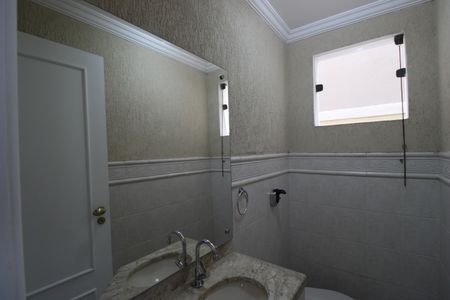 Casa de condomínio à venda com 231m², 4 quartos e 1 vagaLavabo