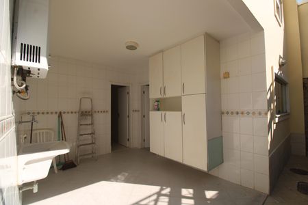 Casa de condomínio à venda com 231m², 4 quartos e 1 vagaÁrea de serviço