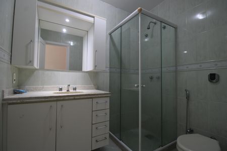 Casa de condomínio à venda com 231m², 4 quartos e 1 vagaBanheiro da suíte 2