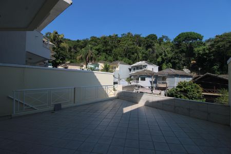 Casa de condomínio à venda com 231m², 4 quartos e 1 vagaFrente da casa