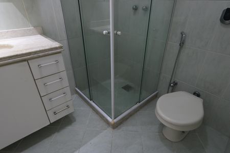 Casa de condomínio à venda com 231m², 4 quartos e 1 vagaBanheiro da suíte 2