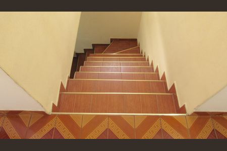 Casa para alugar com 231m², 3 quartos e 2 vagasCorredor - Escada