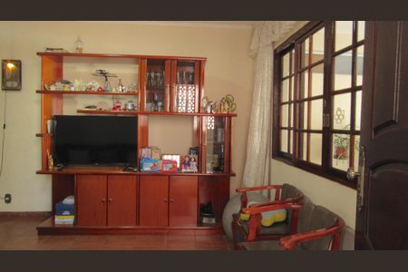 Casa para alugar com 231m², 3 quartos e 2 vagasSala