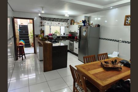 Casa à venda com 158m², 3 quartos e 2 vagasCozinha