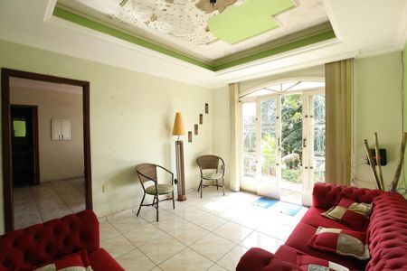 Casa para alugar com 4 quartos, 300m² em Bonsucesso, Belo Horizonte