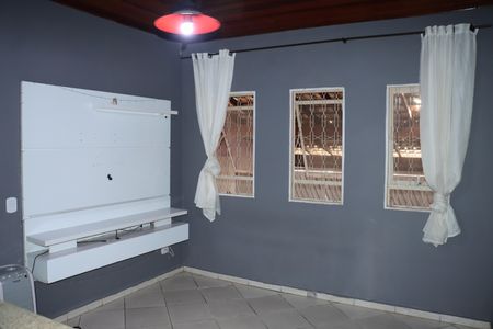 Casa para alugar com 2 quartos, 100m² em Jardim das Oliveiras (caucaia do Alto), Cotia