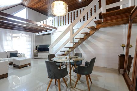 Casa de condomínio para alugar com 800m², 3 quartos e 9 vagasSala