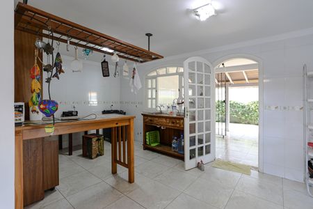 Casa de condomínio para alugar com 800m², 3 quartos e 9 vagasCozinha