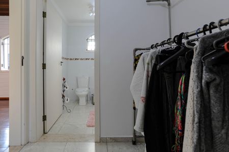 Casa de condomínio para alugar com 800m², 3 quartos e 9 vagasCloset - Quarto 1 - Suíte