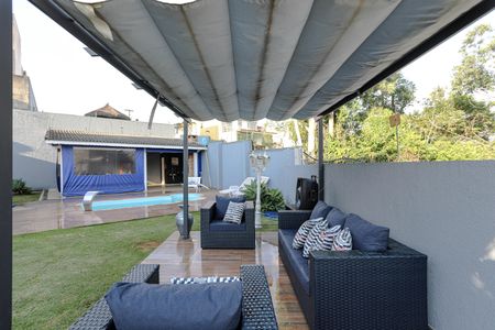 Casa de condomínio para alugar com 800m², 3 quartos e 9 vagasQuintal