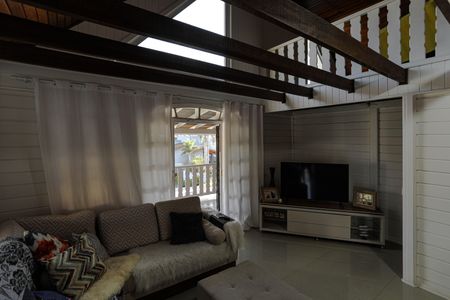 Casa de condomínio para alugar com 800m², 3 quartos e 9 vagasSala